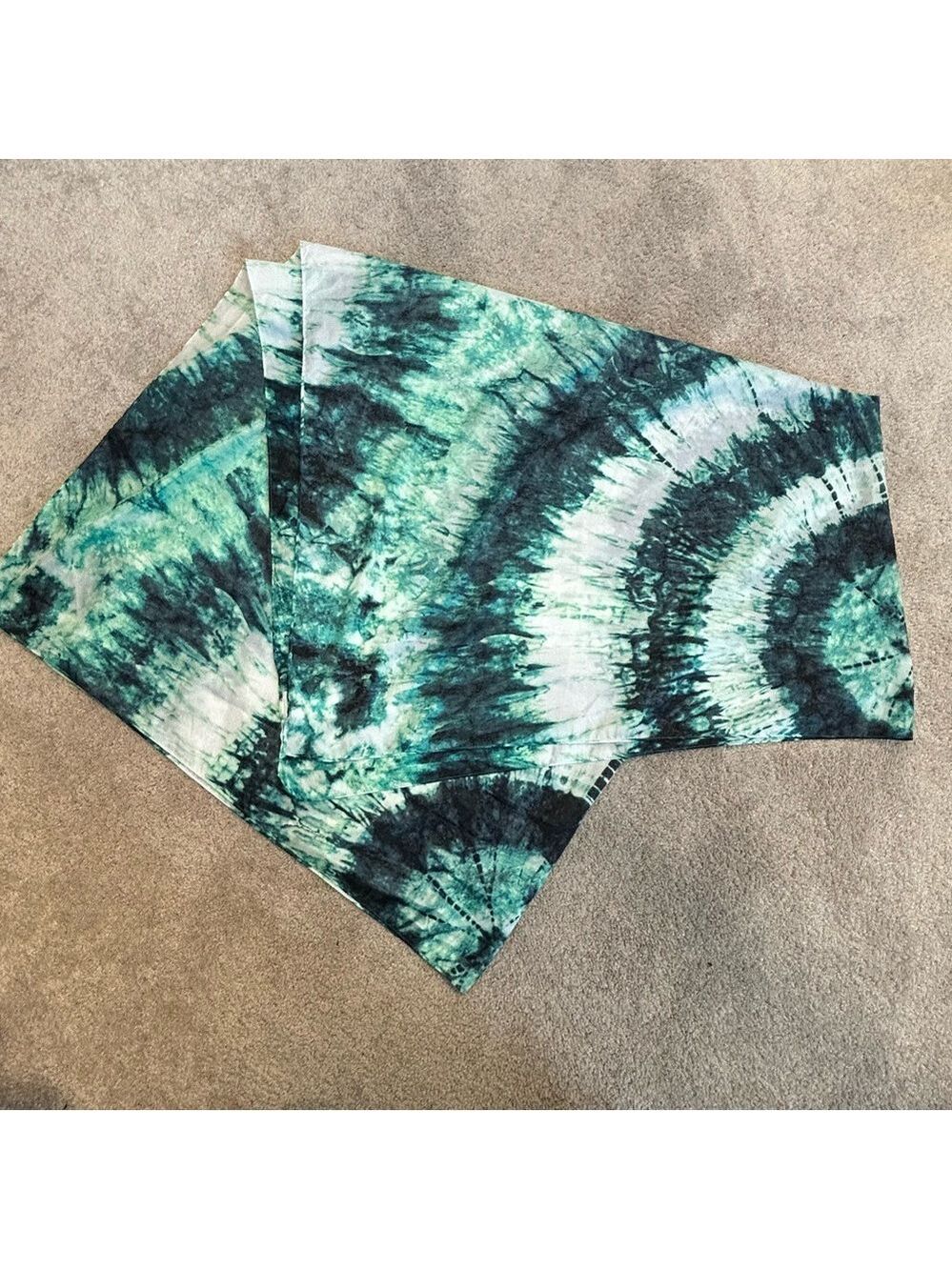 H&M emerald green ivory white tie-dye all over print large thin scarf NWOT